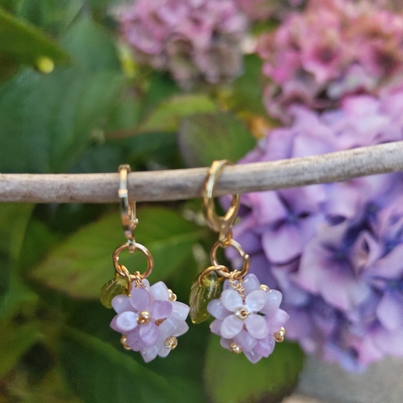 Handmade hydrangea earrings - Picture 5 of 6